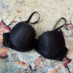Black Structured / Padded Bra (36B)